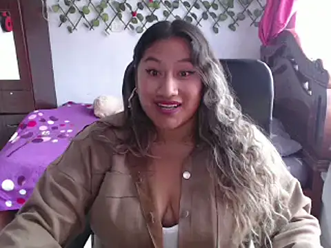 Snapshot of EmilyLove1014 chatting on December 10, 2024, 7:54 pm EmilyLove1014 online show from December 10, 2024, 7:54 pm