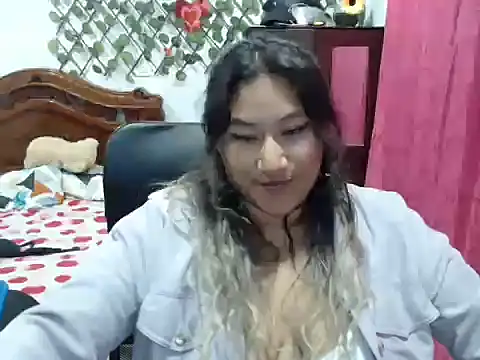 Snapshot of EmilyLove1014 chatting on December 21, 2024, 4:52 am EmilyLove1014 online show from December 21, 2024, 4:52 am