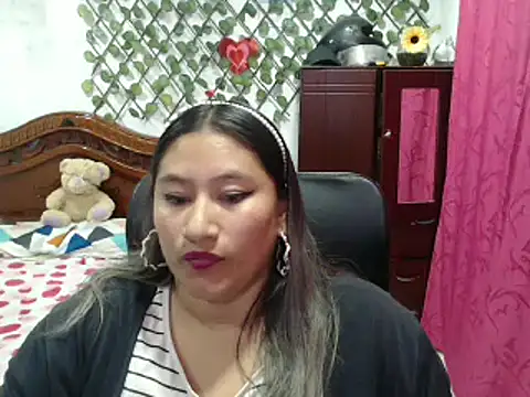 Snapshot of EmilyLove1014 chatting on December 31, 2024, 12:54 am EmilyLove1014 online show from December 31, 2024, 12:54 am