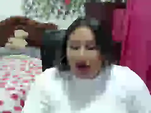 Snapshot of EmilyLove1014 chatting on January 1, 2025, 2:51 am EmilyLove1014 online show from January 1, 2025, 2:51 am