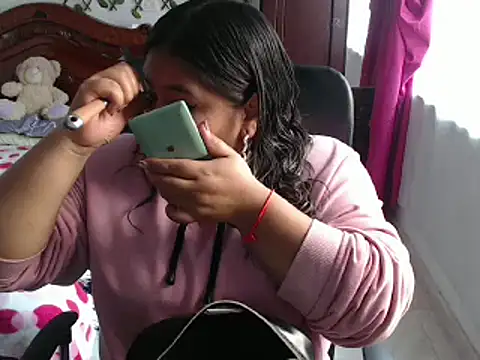 Snapshot of EmilyLove1014 chatting on January 5, 2025, 6:02 pm EmilyLove1014 online show from January 5, 2025, 6:02 pm