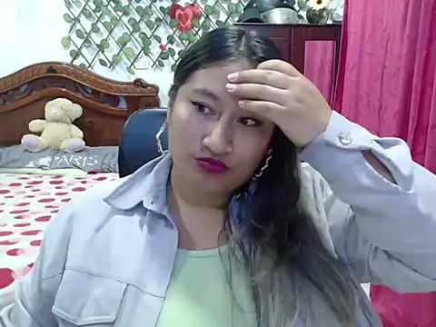 Snapshot of EmilyLove1014 chatting on January 13, 2025, 3:01 am EmilyLove1014 online show from January 13, 2025, 3:01 am