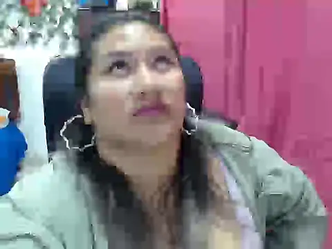 Snapshot of EmilyLove1014 chatting on February 20, 2025, 2:51 am EmilyLove1014 online show from February 20, 2025, 2:51 am