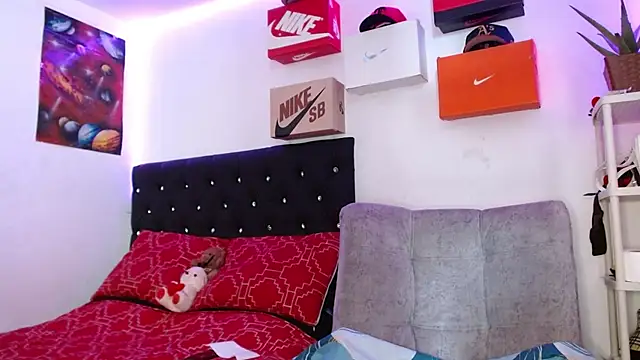 king  Black online show from December 18, 2024, 5:52 pm