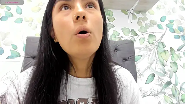 atilanadiaz7 online show from January 15, 2025, 3:29 pm