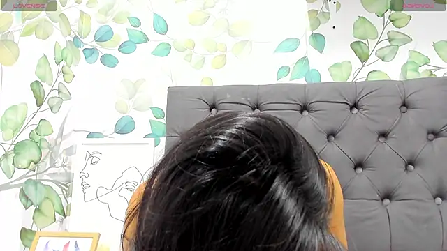 atilanadiaz7 online show from February 25, 2025, 8:19 pm