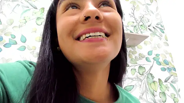 atilanadiaz7 online show from March 5, 2025, 2:12 pm