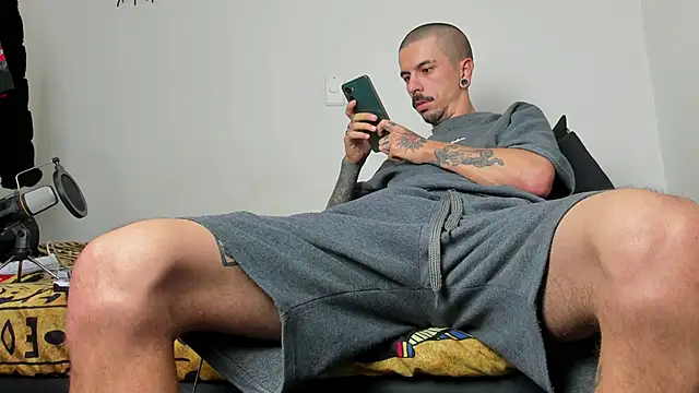 Aaron BigDickxxx online show from March 10, 2026, 9:14 am