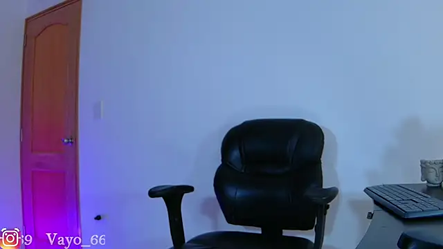 vayolett01 dakotta online show from February 14, 2025, 10:14 pm