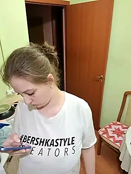 Sakura Green online show from March 4, 2025, 6:18 pm