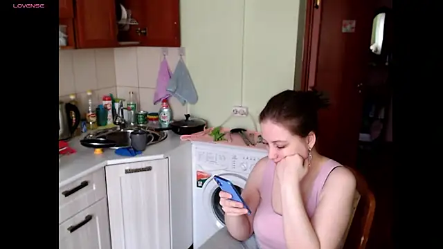 Sakura Green online show from March 17, 2025, 1:39 pm