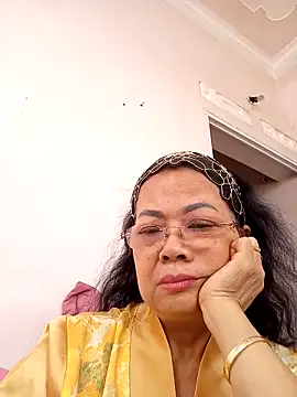 Hotestlove online show from December 18, 2025, 12:17 am