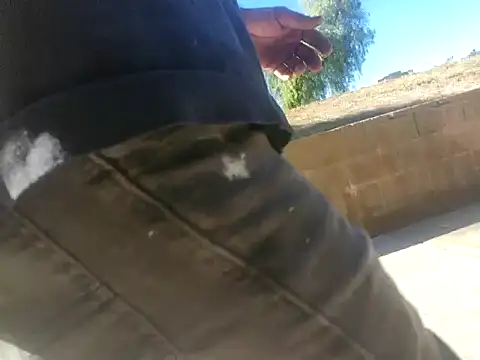 Snapshot of Crackkers chatting on December 10, 2024, 7:22 pm Crackkers online show from December 10, 2024, 7:22 pm