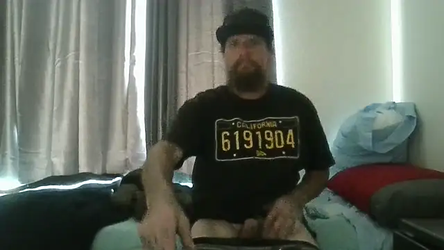 Snapshot of Crackkers chatting on February 17, 2025, 4:26 pm Crackkers online show from February 17, 2025, 4:26 pm