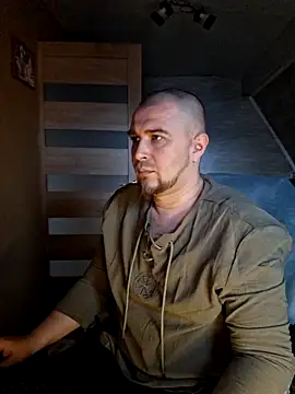 Foxyshaved online show from April 4, 2026, 5:16 am