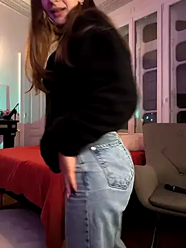 emma4xxx online show from December 6, 2024, 8:51 pm