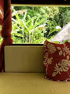 emma4xxx online show from January 9, 2025, 8:11 pm