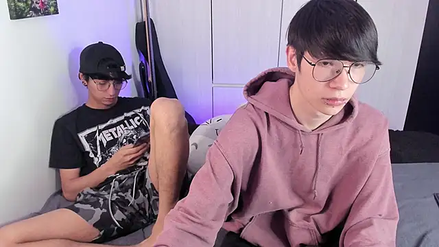 Aventure Twinks online show from December 17, 2024, 10:11 pm