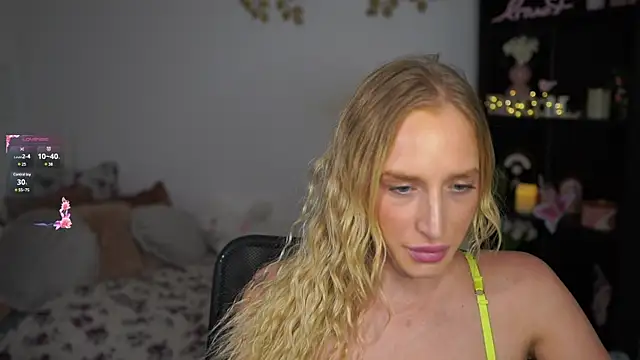 Nicolette  Shea  online show from December 12, 2024, 5:15 pm