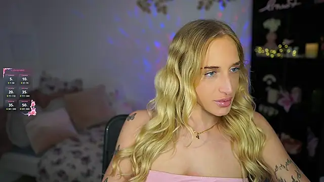 Nicolette  Shea  online show from January 30, 2025, 2:04 pm