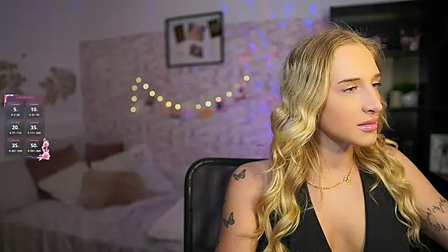 Nicolette  Shea  online show from February 28, 2025, 9:04 am