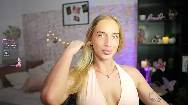 Nicolette  Shea  online show from March 7, 2025, 12:12 pm