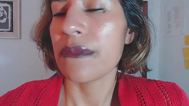 fantasty nylon online show from December 10, 2024, 8:05 pm