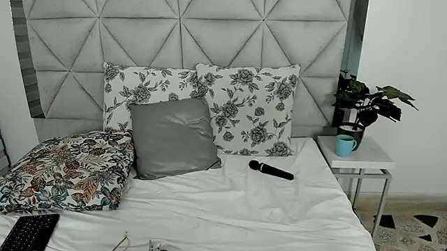 nina pons online show from March 5, 2025, 1:10 am