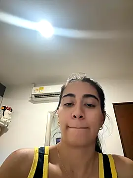 Snapshot of ZarahEvans chatting on October 31, 2025, 8:43 pm ZarahEvans online show from October 31, 2025, 8:43 pm