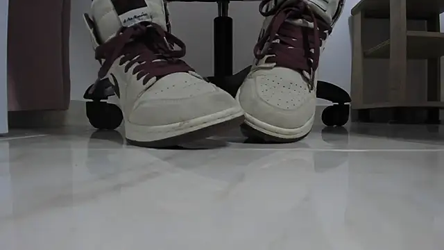 kattypinkk online show from March 18, 2026, 7:06 pm