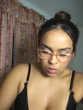 Snapshot of JuanaSimons chatting on December 5, 2025, 1:47 am JuanaSimons online show from December 5, 2025, 1:47 am