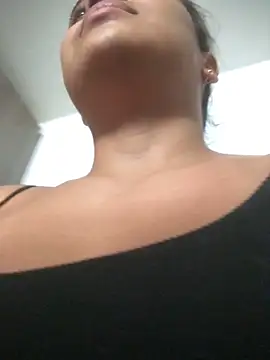 Snapshot of JuanaSimons chatting on December 21, 2025, 11:12 pm JuanaSimons online show from December 21, 2025, 11:12 pm