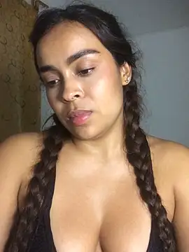 Snapshot of JuanaSimons chatting on January 6, 2026, 12:36 am JuanaSimons online show from January 6, 2026, 12:36 am