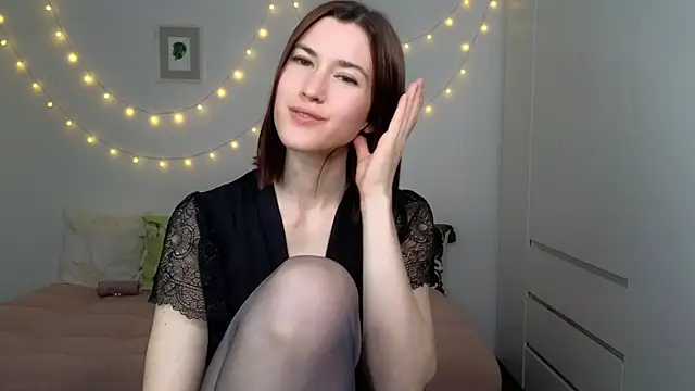 AliciaNewell online show from June 9, 2026, 7:25 pm