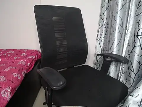 Snapshot of Naila00 chatting on February 28, 2026, 3:57 pm Naila00 online show from February 28, 2026, 3:57 pm