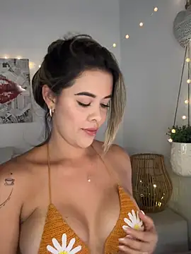 Emilia Bakerr online show from June 12, 2026, 7:35 pm