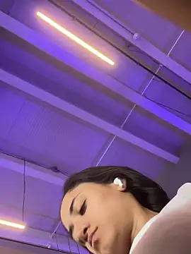 Snapshot of _Caroliinee_ chatting on February 4, 2025, 3:57 pm Caroliinee online show from February 4, 2025, 3:57 pm