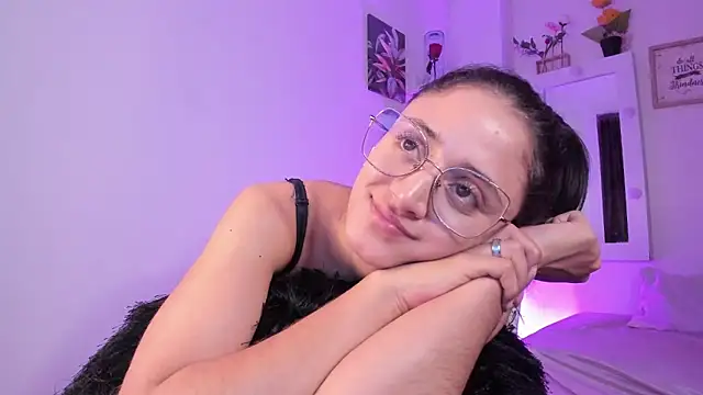 Snapshot of _Caroliinee_ chatting on March 13, 2025, 11:16 pm Caroliinee online show from March 13, 2025, 11:16 pm