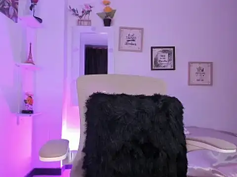 Snapshot of _Caroliinee_ chatting on March 14, 2025, 11:43 pm Caroliinee online show from March 14, 2025, 11:43 pm