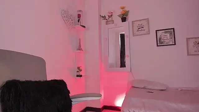 Snapshot of _Caroliinee_ chatting on September 10, 2025, 5:24 pm Caroliinee online show from September 10, 2025, 5:24 pm