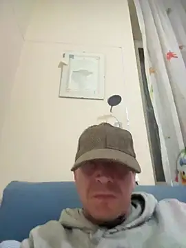 maurix9111 online show from April 5, 2026, 7:22 pm