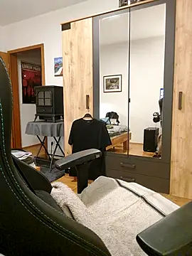 noidentiti online show from March 21, 2025, 7:57 pm