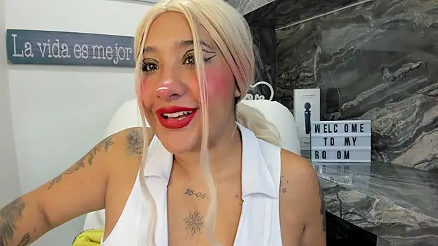 miss danika online show from November 10, 2025, 11:09 am