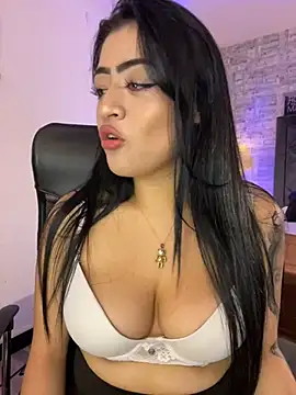 lucianaroy online show from December 6, 2024, 8:07 pm