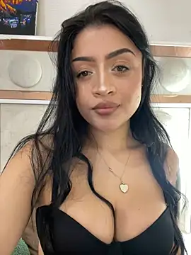 lucianaroy online show from February 11, 2025, 8:52 pm