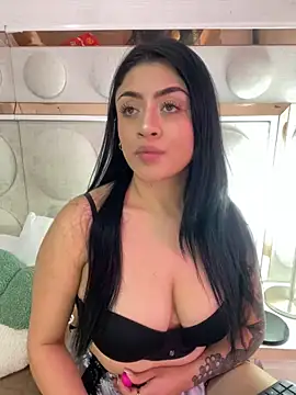 lucianaroy online show from March 11, 2025, 4:43 am