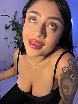 lucianaroy online show from November 20, 2025, 5:56 pm