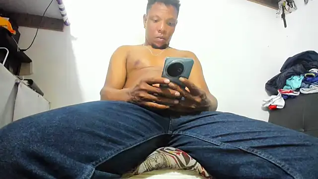 hugo3918  online show from November 24, 2025, 2:39 pm