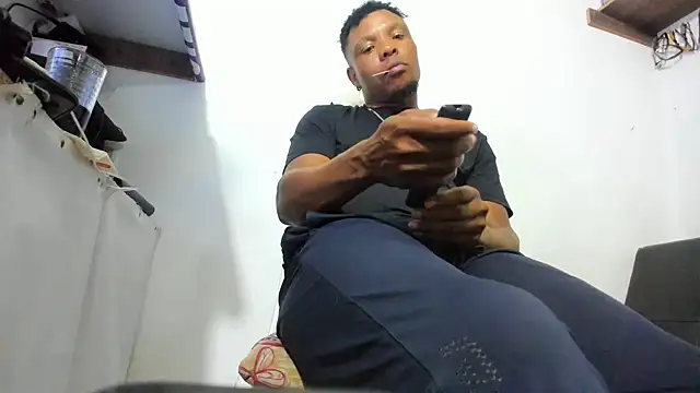 hugo3918  online show from February 23, 2026, 1:03 am