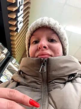 LikaCat online show from November 21, 2025, 2:10 am